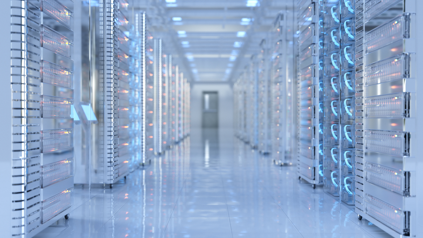 Datacenter Security Raum / Gang mit zahlreicehn Server Rack Schrnänke auf beiden Seiten
