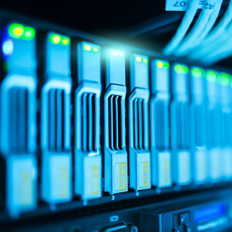 Was bedeutet Hosting? Hosting Server Rack in der Nahansicht