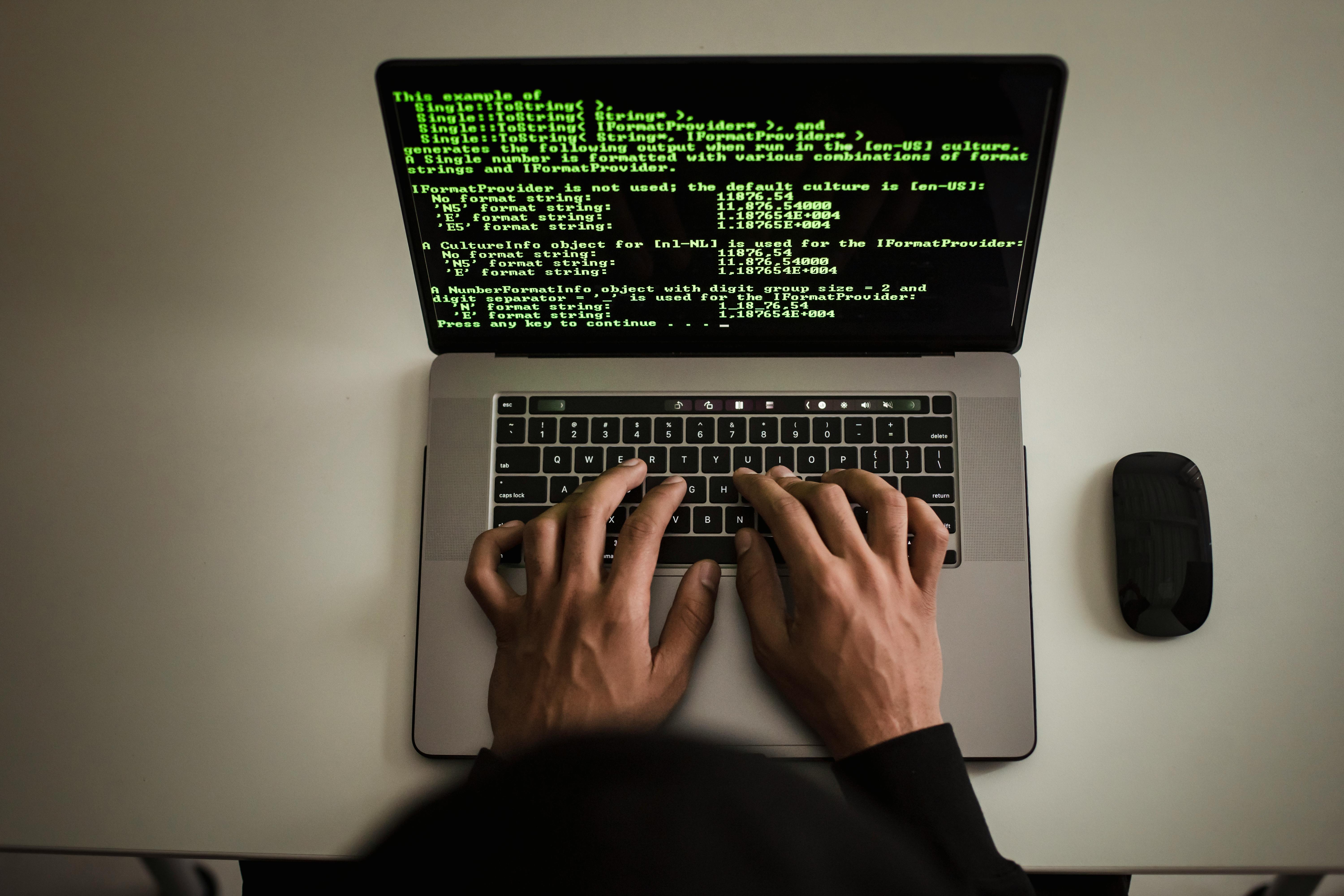Hacker beim Versuch, den Virenschutz zu umgehen