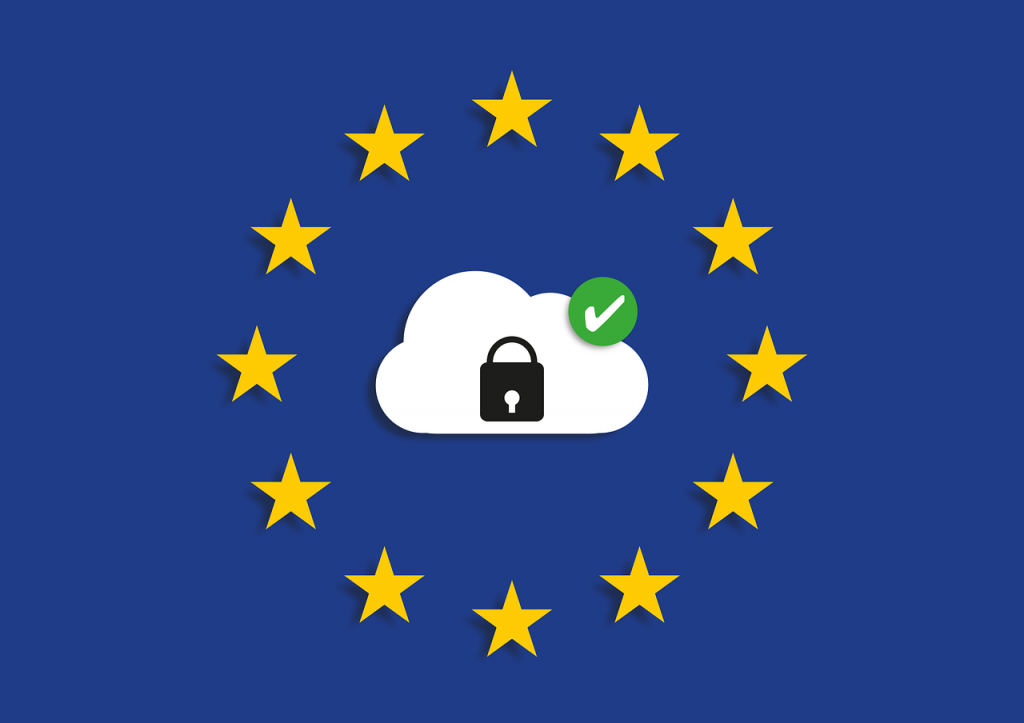 Europäische Flagge mit Sterne, Cloud und schwarzem Schloss als Schaubild für Datenschutz für das Hosting auf europäischen Clouds