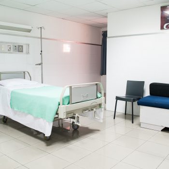 Ein Krankenhauszimmer als Schaubild kritischer Infrastrukturen
